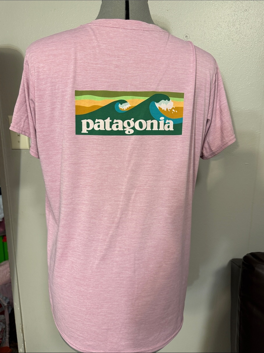 Patagonia women  Pink Crew Neck T-Shirt - Picture 4 of 5